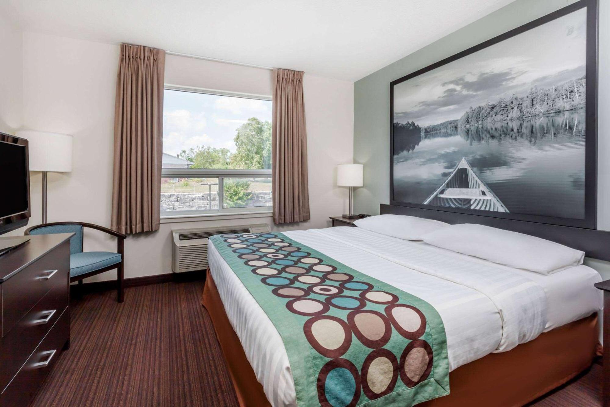 Super 8 By Wyndham Peterborough Hotel Bagian luar foto